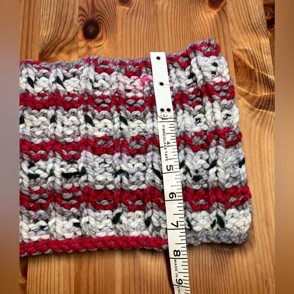 NWOT Red/grey/white infinity scarf - Picture 8 of 11